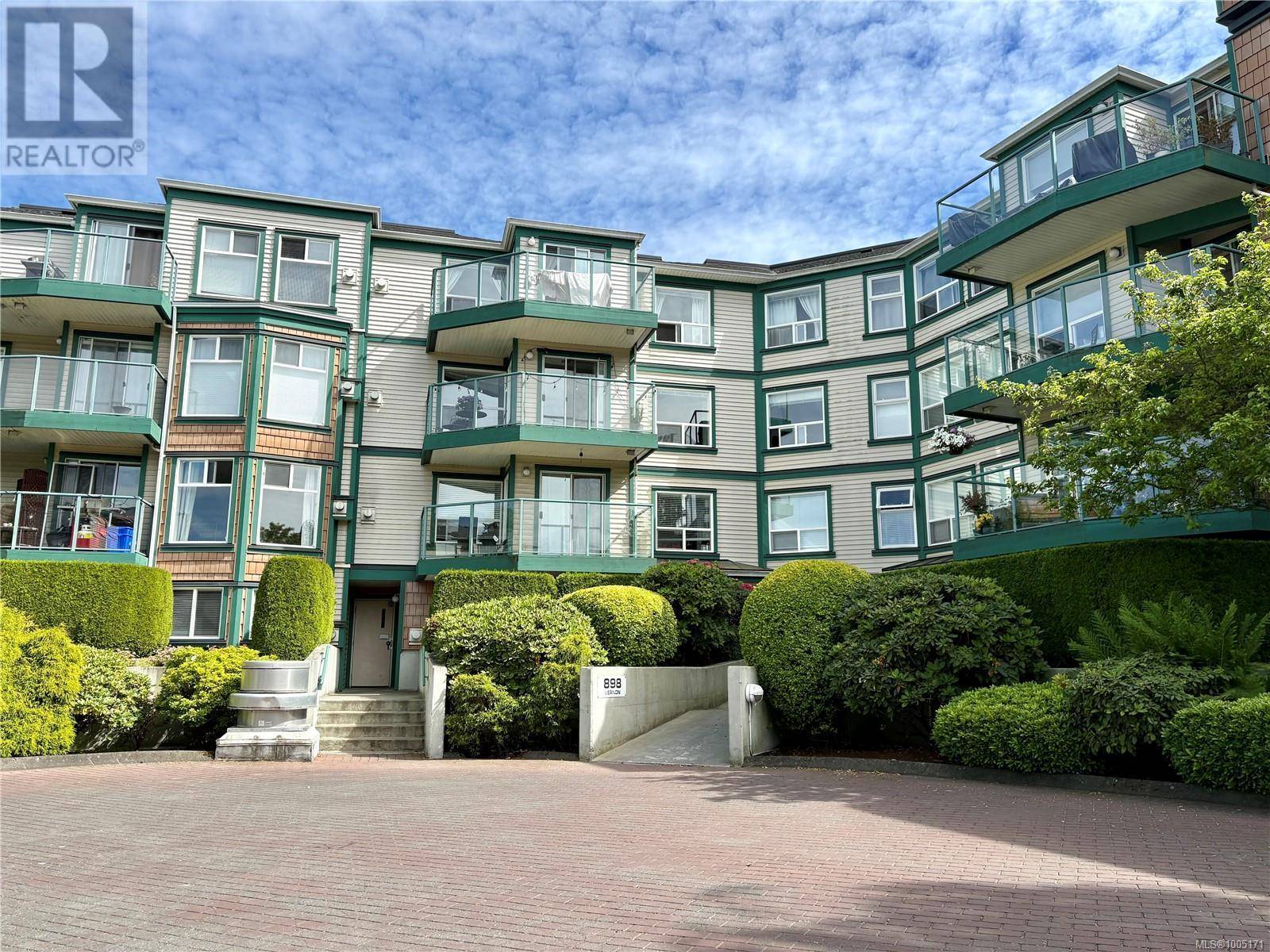Saanich, BC V8X2W6,898 Vernon AVE #102
