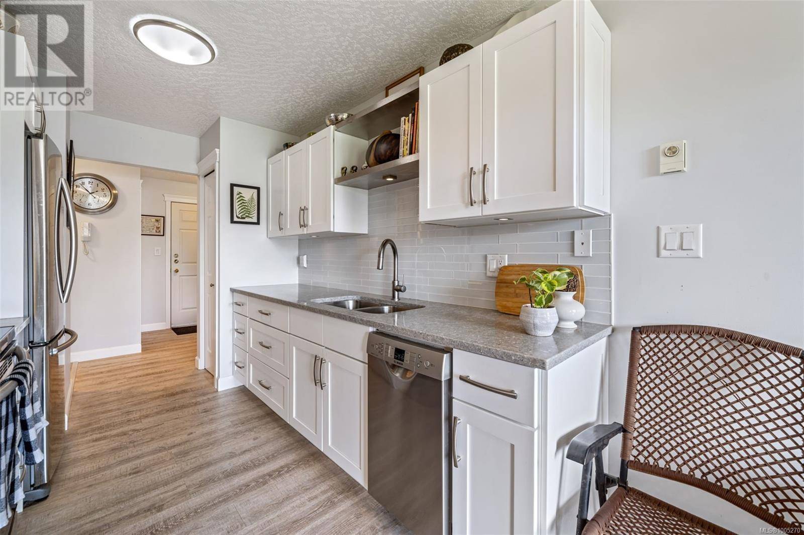 Sidney, BC V8L3C9,9650 First ST #204