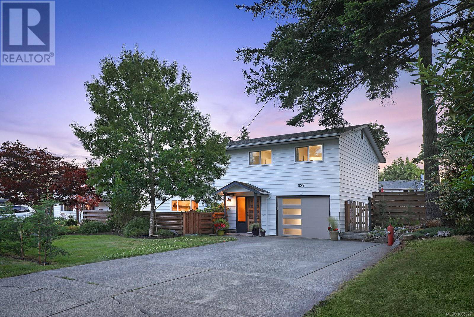 Comox, BC V9M3H9,527 Pritchard Rd