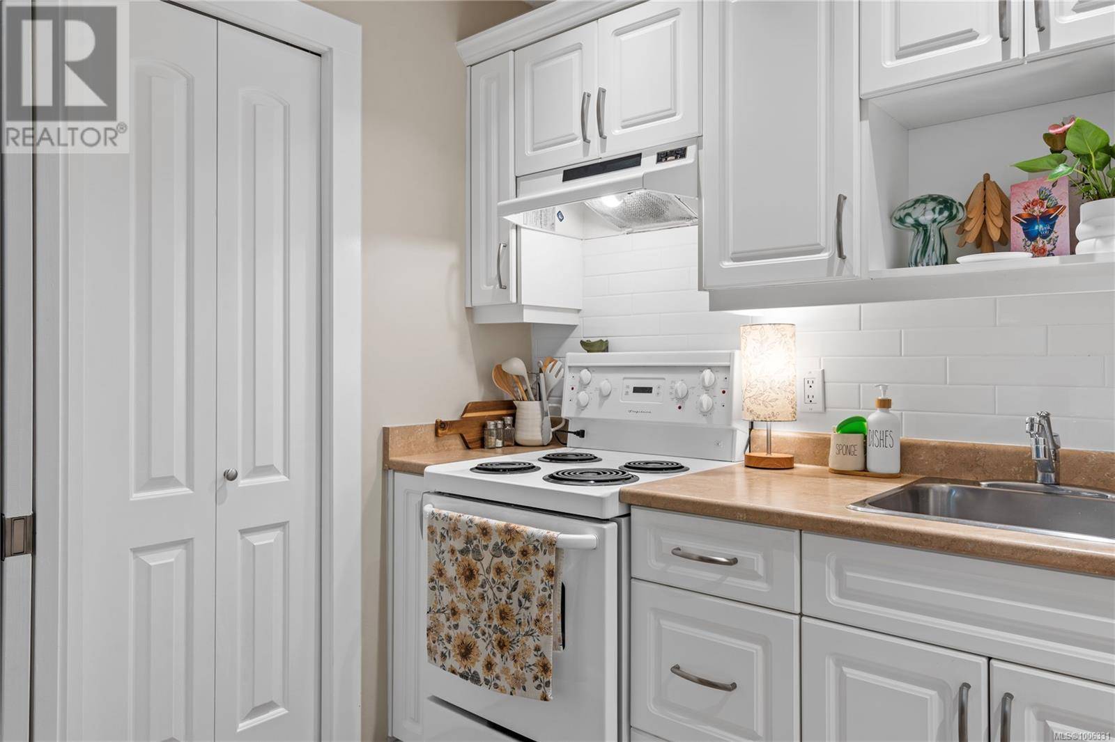 Parksville, BC V9P2N5,261 Mills ST #806