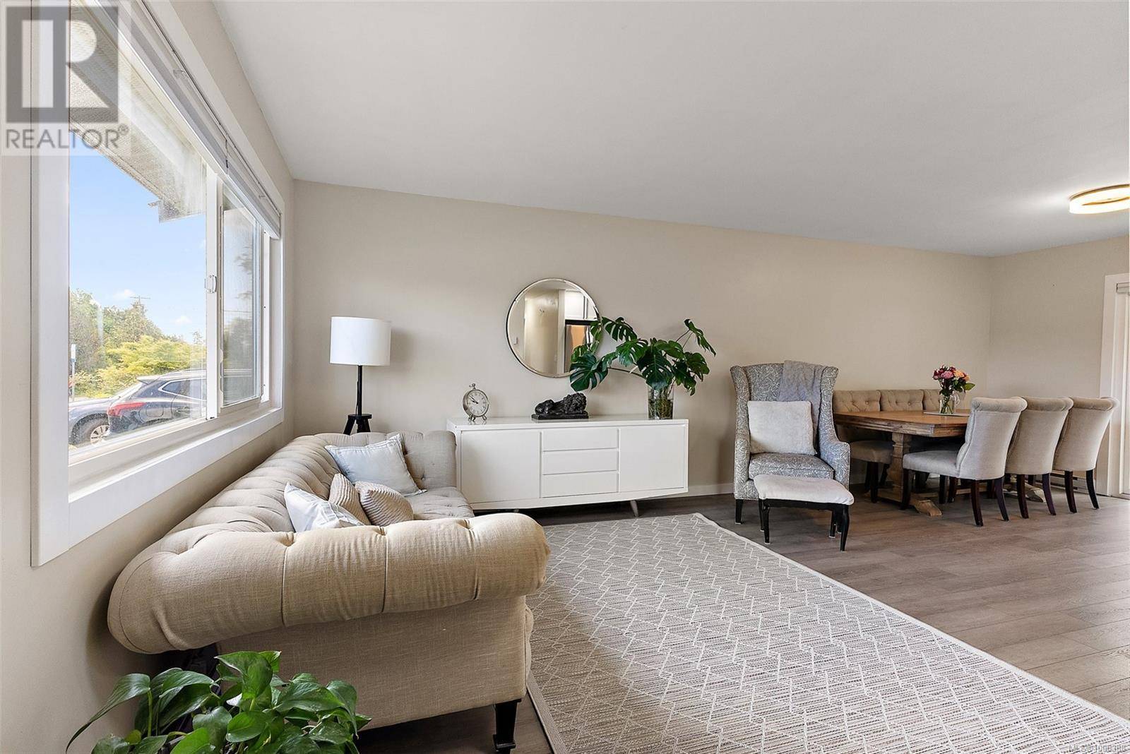 Central Saanich, BC V8M1V5,8046 Lochside