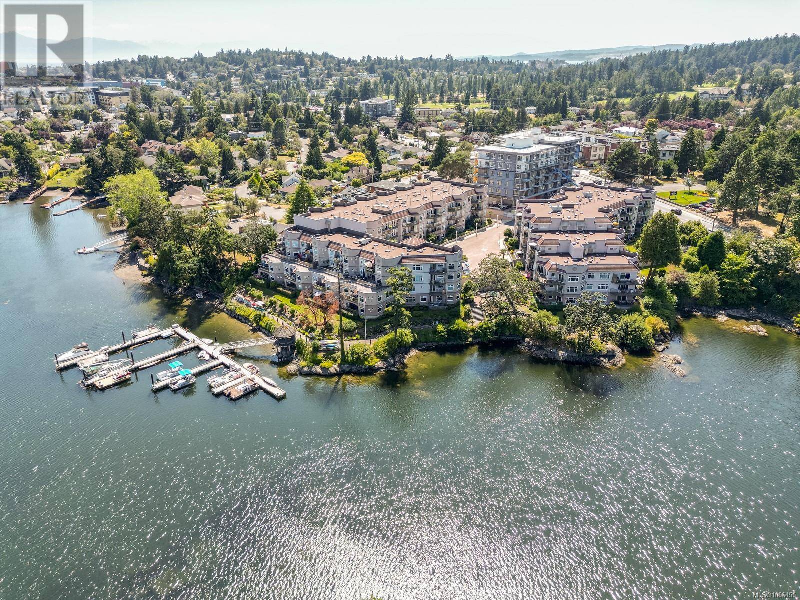 Esquimalt, BC V9A7M3,1085 Tillicum RD #302