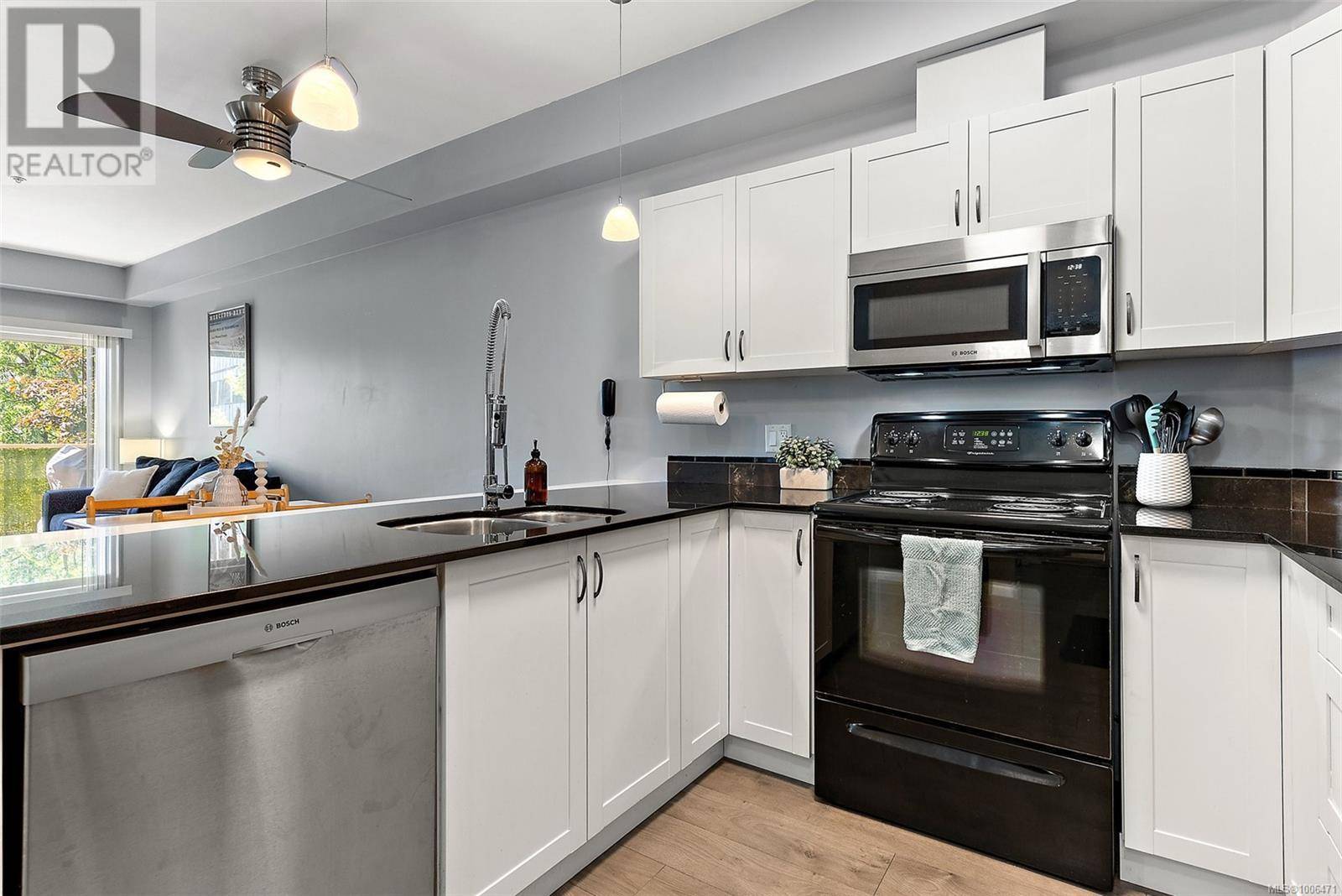 Langford, BC V9B2X8,821 Goldstream AVE #205