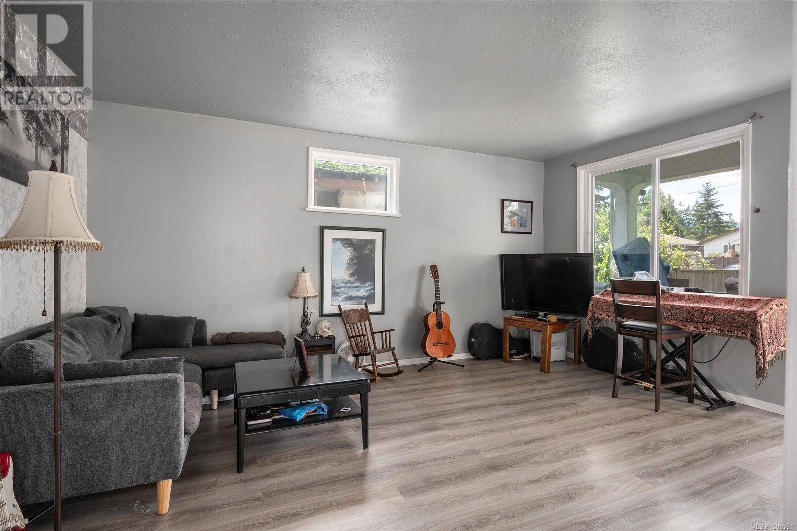 Nanaimo, BC V9R4M8,221 Princess St