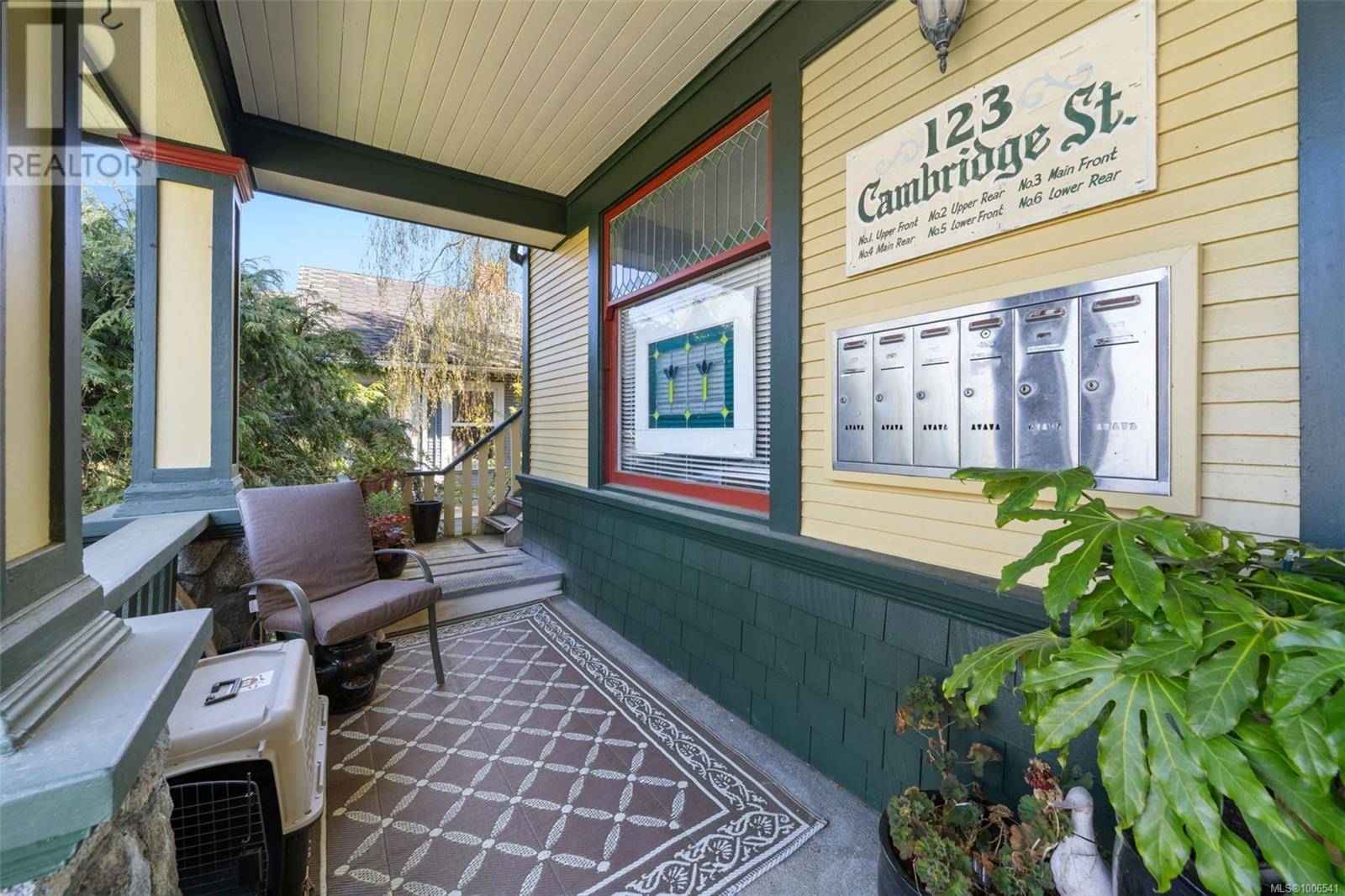 Victoria, BC V8V4B1,123 Cambridge St