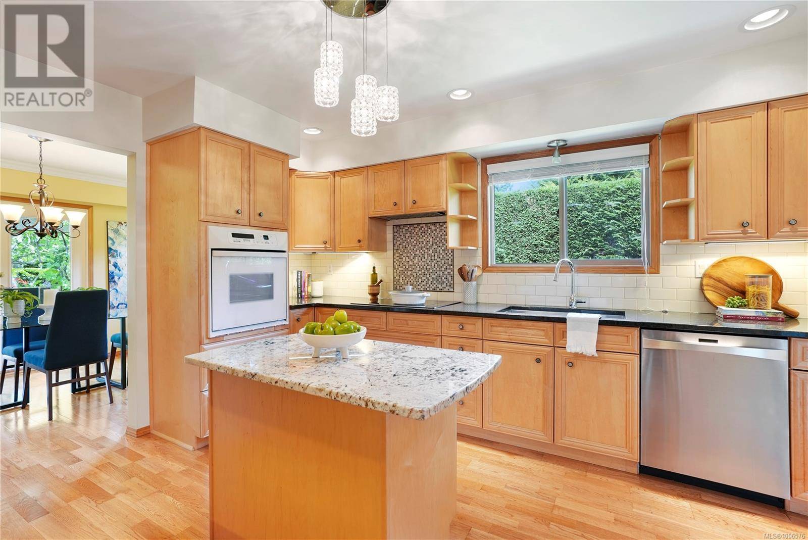Saanich, BC V8X4G4,4119 Lark Rd