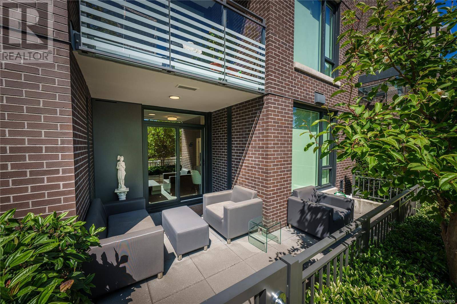 Victoria, BC V8V0G3,550 Michigan ST #101