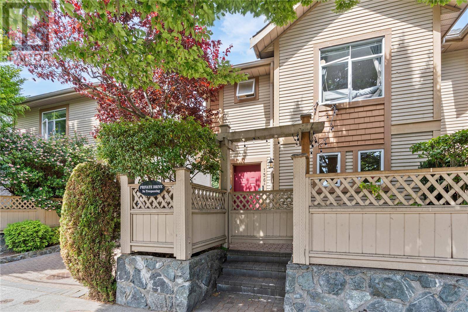 Victoria, BC V8V1T1,136 Superior ST #A