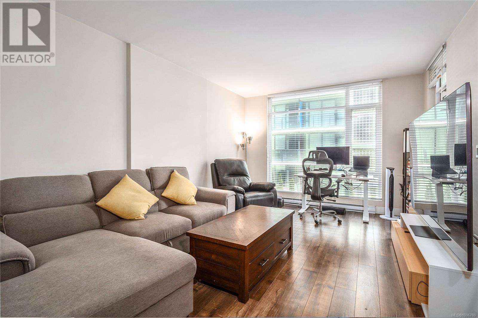 Victoria, BC V8V3P6,1090 Johnson ST #408