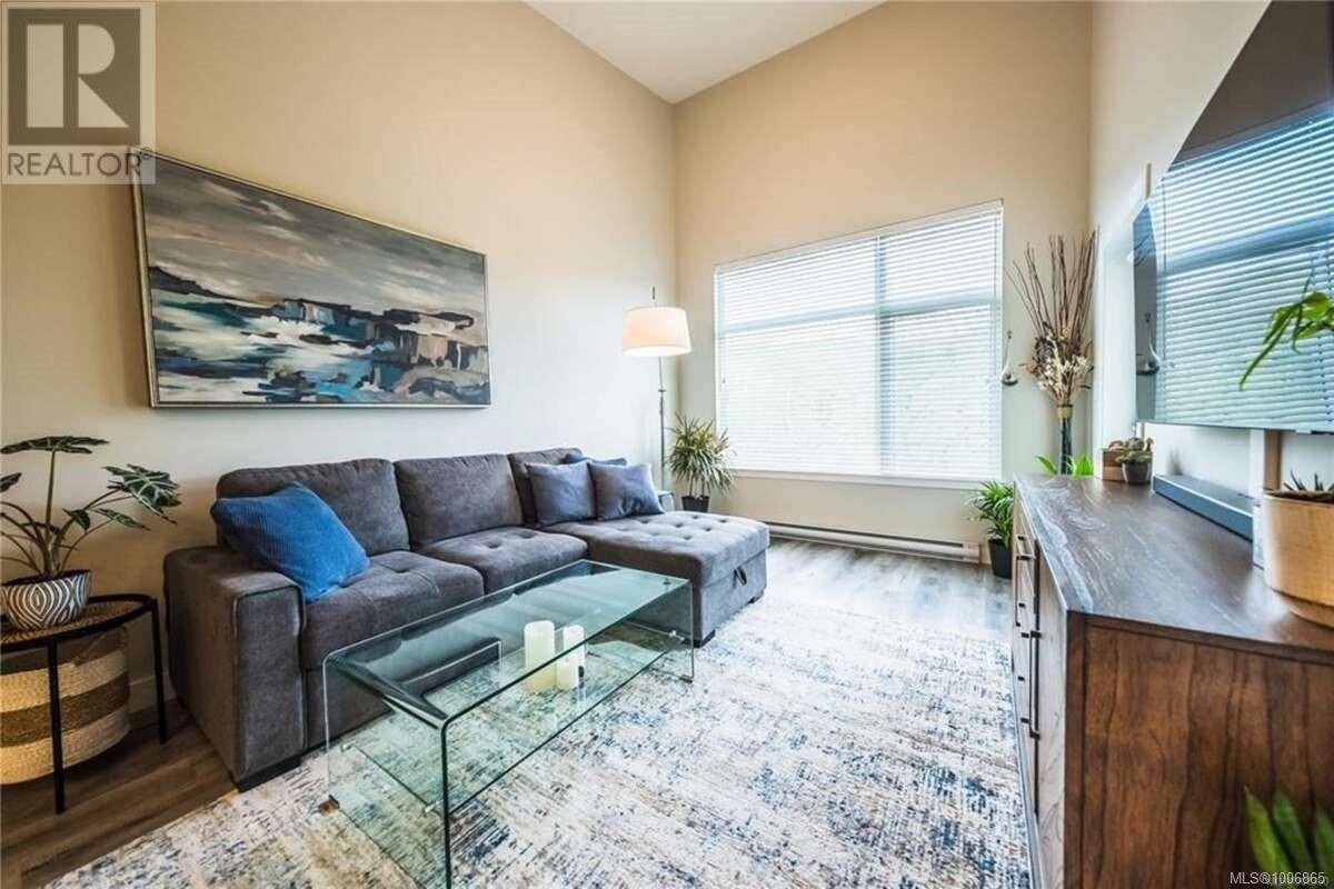 Nanaimo, BC V9R0K4,20 Barsby AVE #514