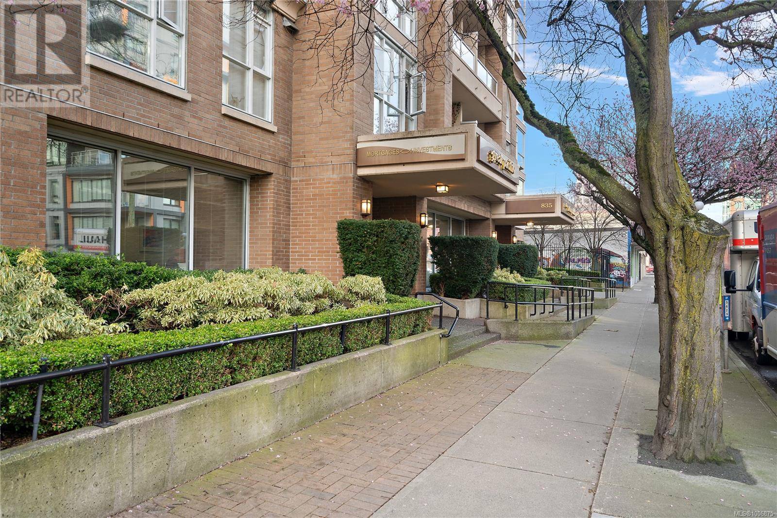 Victoria, BC V8W3W8,835 View ST #609
