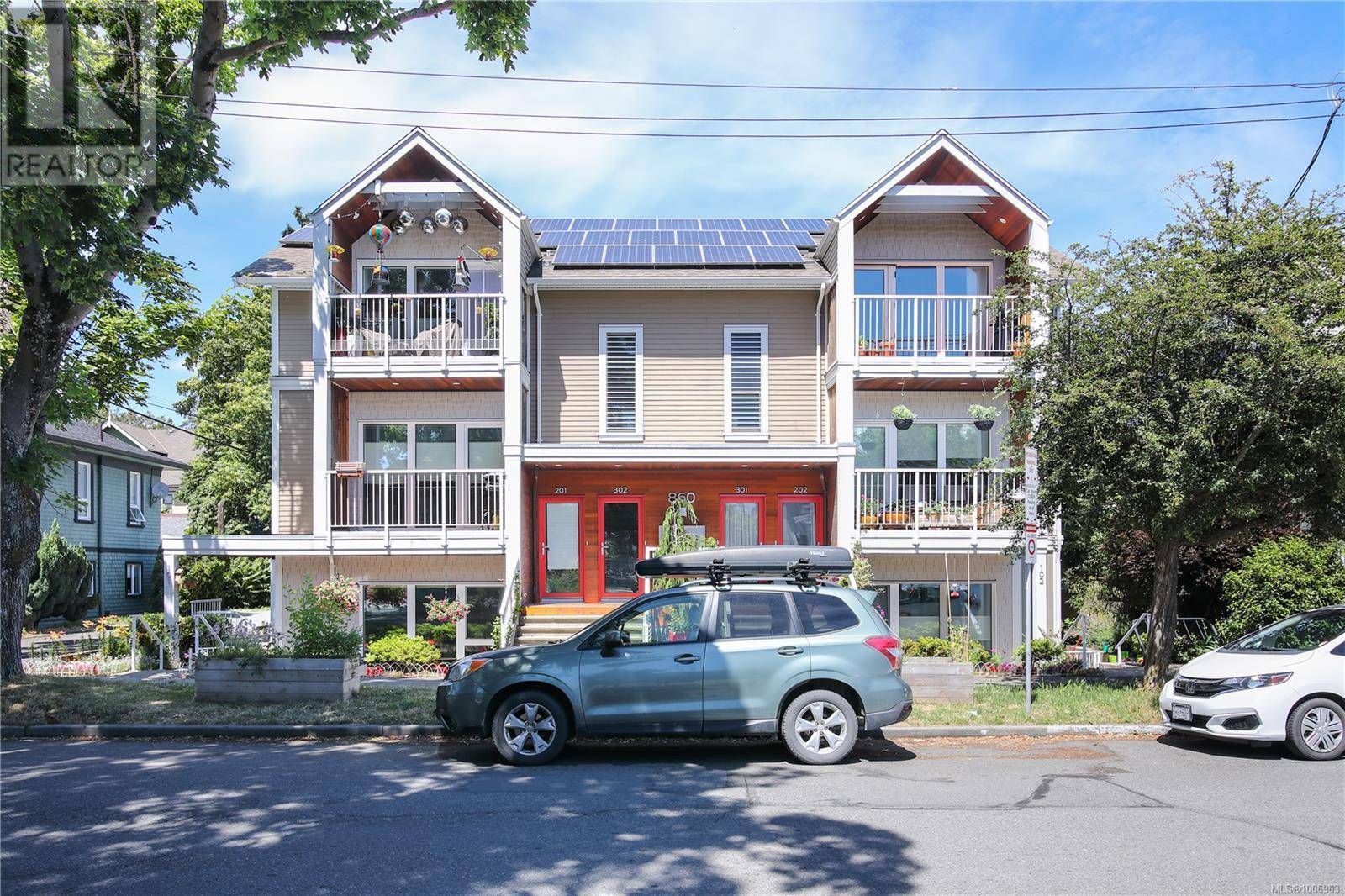 Victoria, BC V8T1M5,860 Queens AVE #101