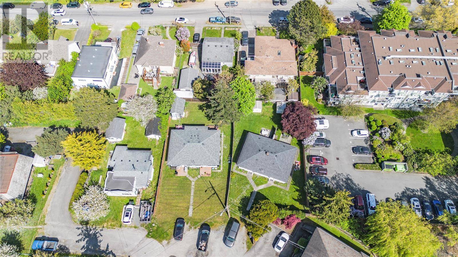 Saanich, BC V8Z1C9,270-276 TOLCROSS Ave