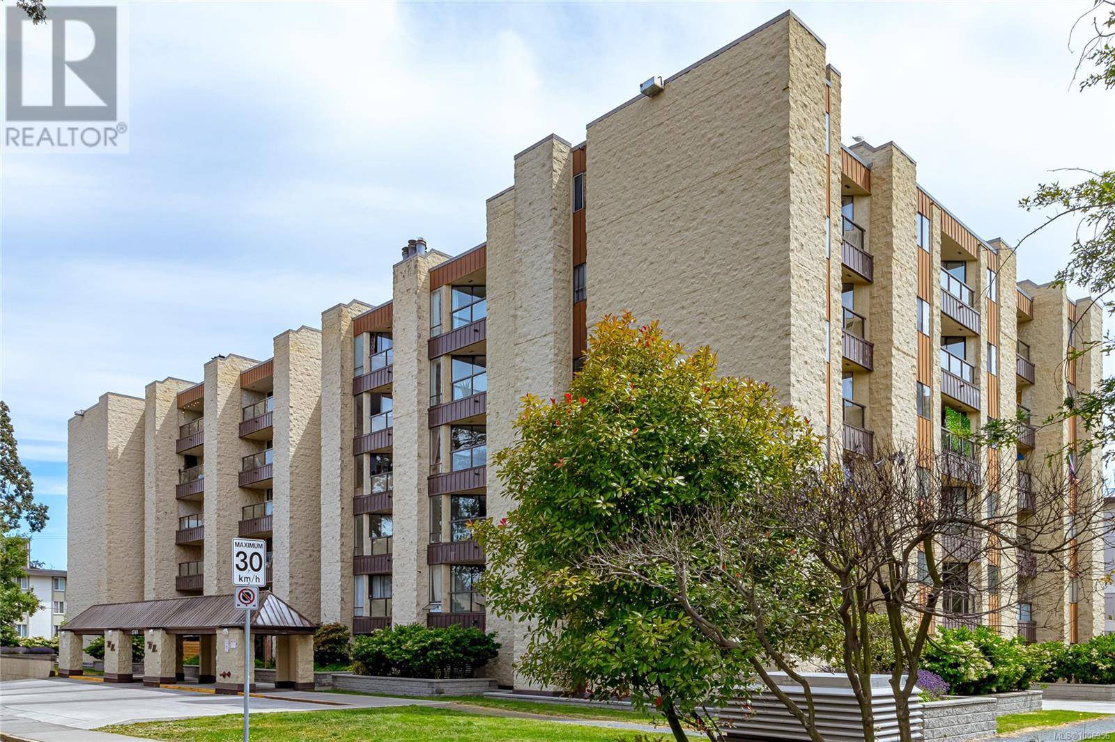 Victoria, BC V8R6R6,1745 Leighton RD #501