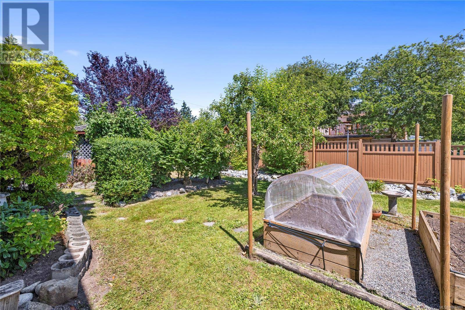 Nanaimo, BC V9R1B8,469 Deering St
