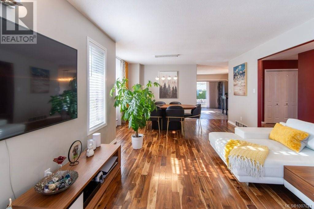 Duncan, BC V9L2L9,749 Marchmont Rd
