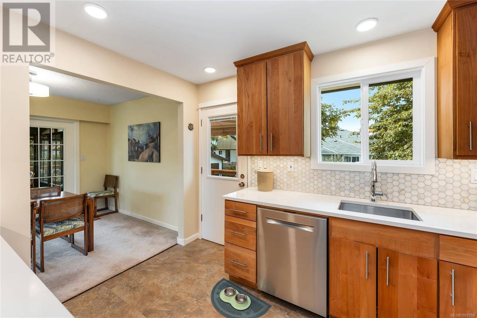 Sidney, BC V8L2N4,2029 Linda Pl
