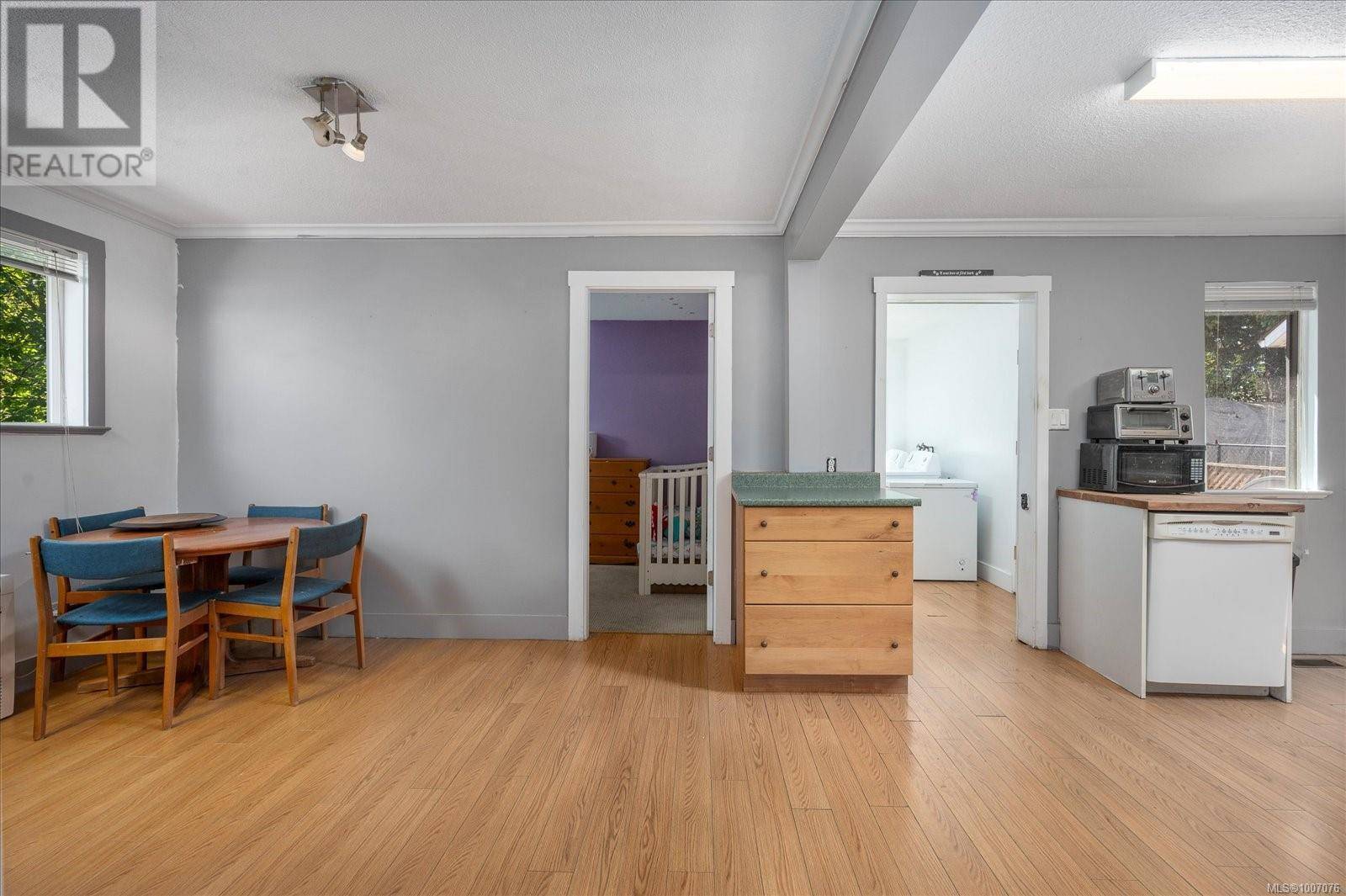 Nanaimo, BC V9R2C1,369 Pine St