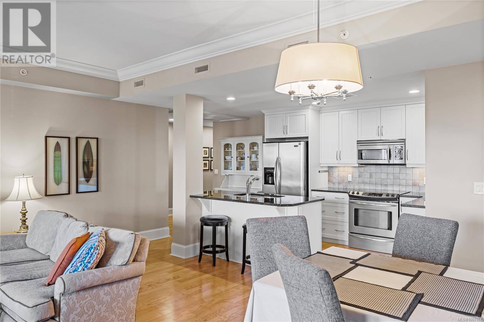Qualicum Beach, BC V9K0A4,222 Second AVE #204