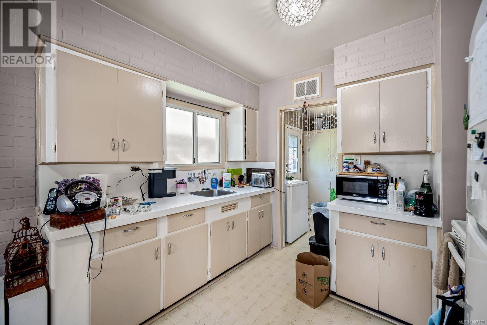 Courtenay, BC V9N1V4,714 12th St