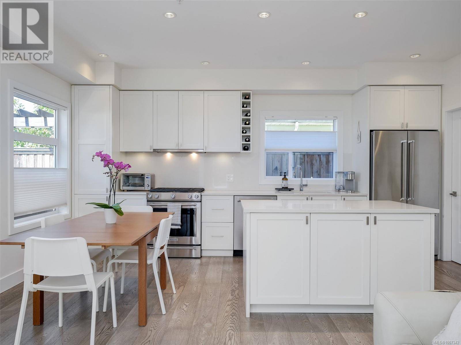 Sidney, BC V8L2V8,9889 Seventh ST #14