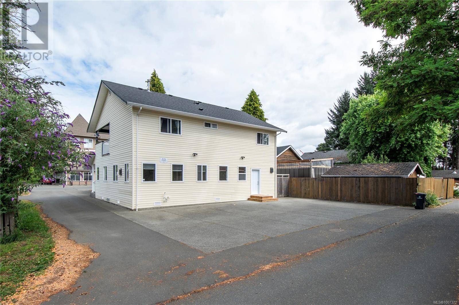 Courtenay, BC V9H1H2,560 4th St