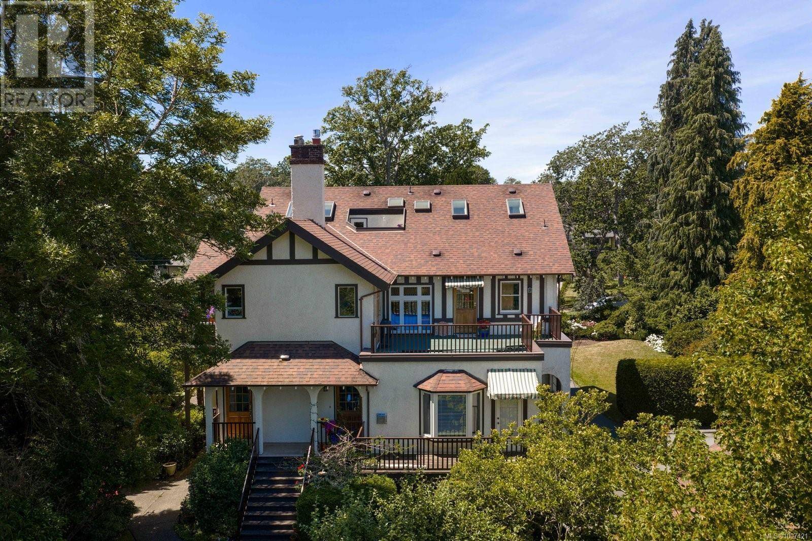 Victoria, BC V8S3R3,753 Pemberton RD #3