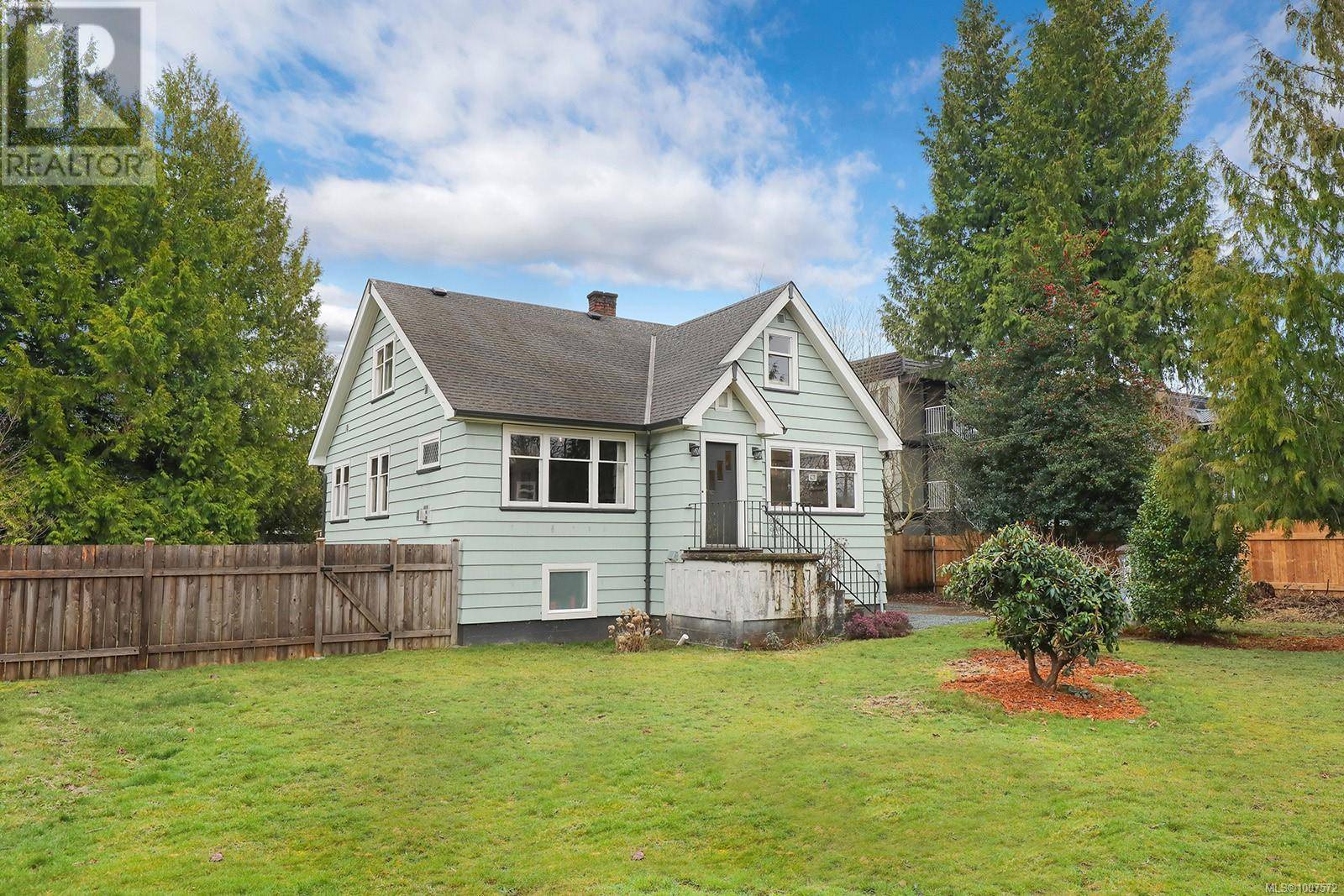 Courtenay, BC V9N1P3,1249 9th St