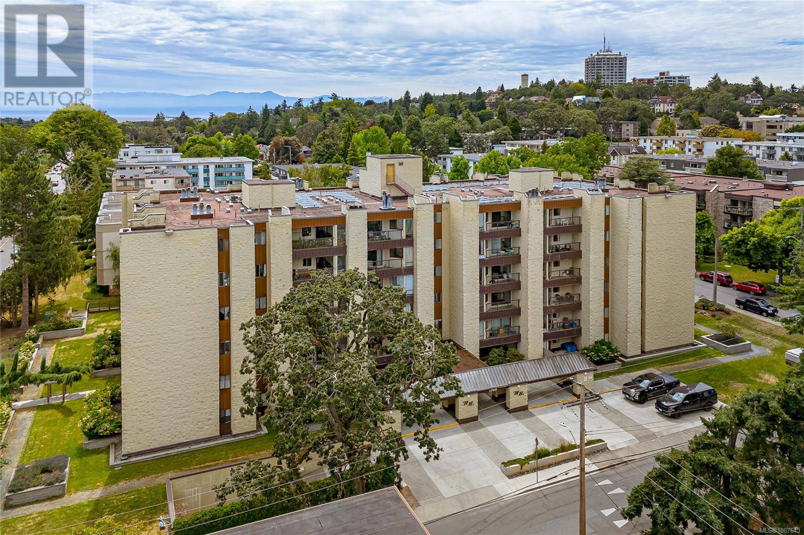 Victoria, BC V8R6R6,1745 Leighton RD #307
