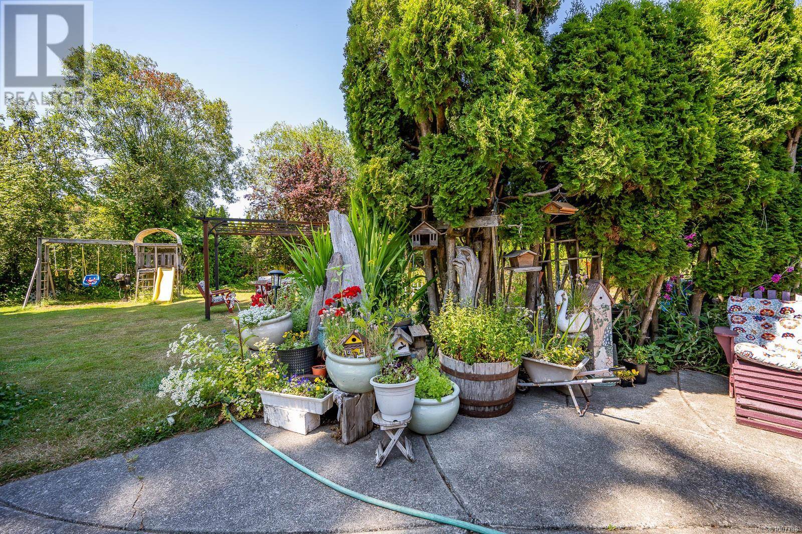 Comox, BC V9M3Z7,1539 Seton Dr