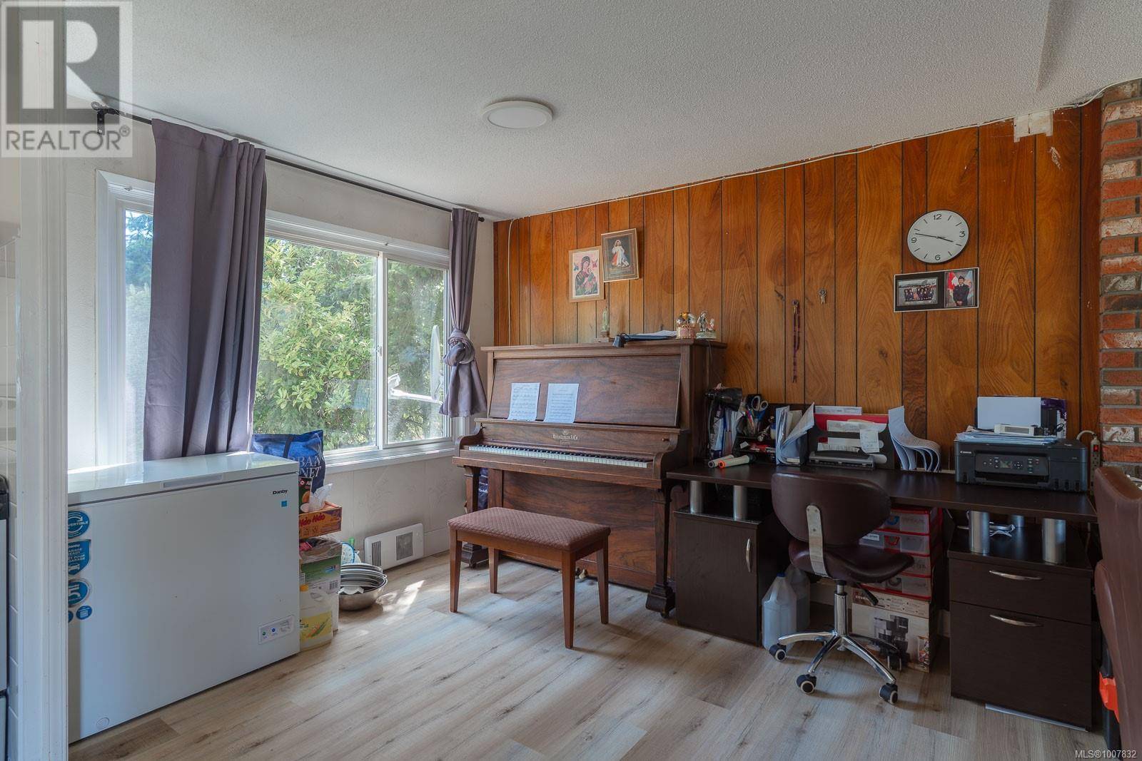 Lantzville, BC V0R2H0,7405 Lantzville Rd