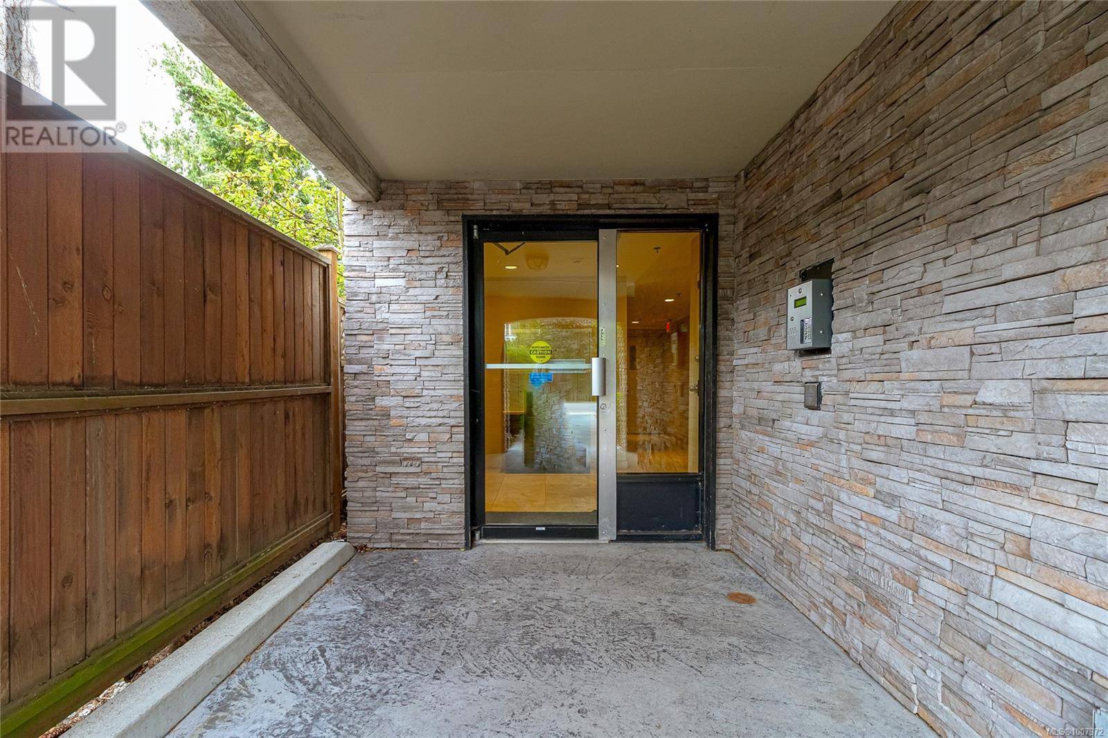 Victoria, BC V8R2B7,1615 Bay ST #303