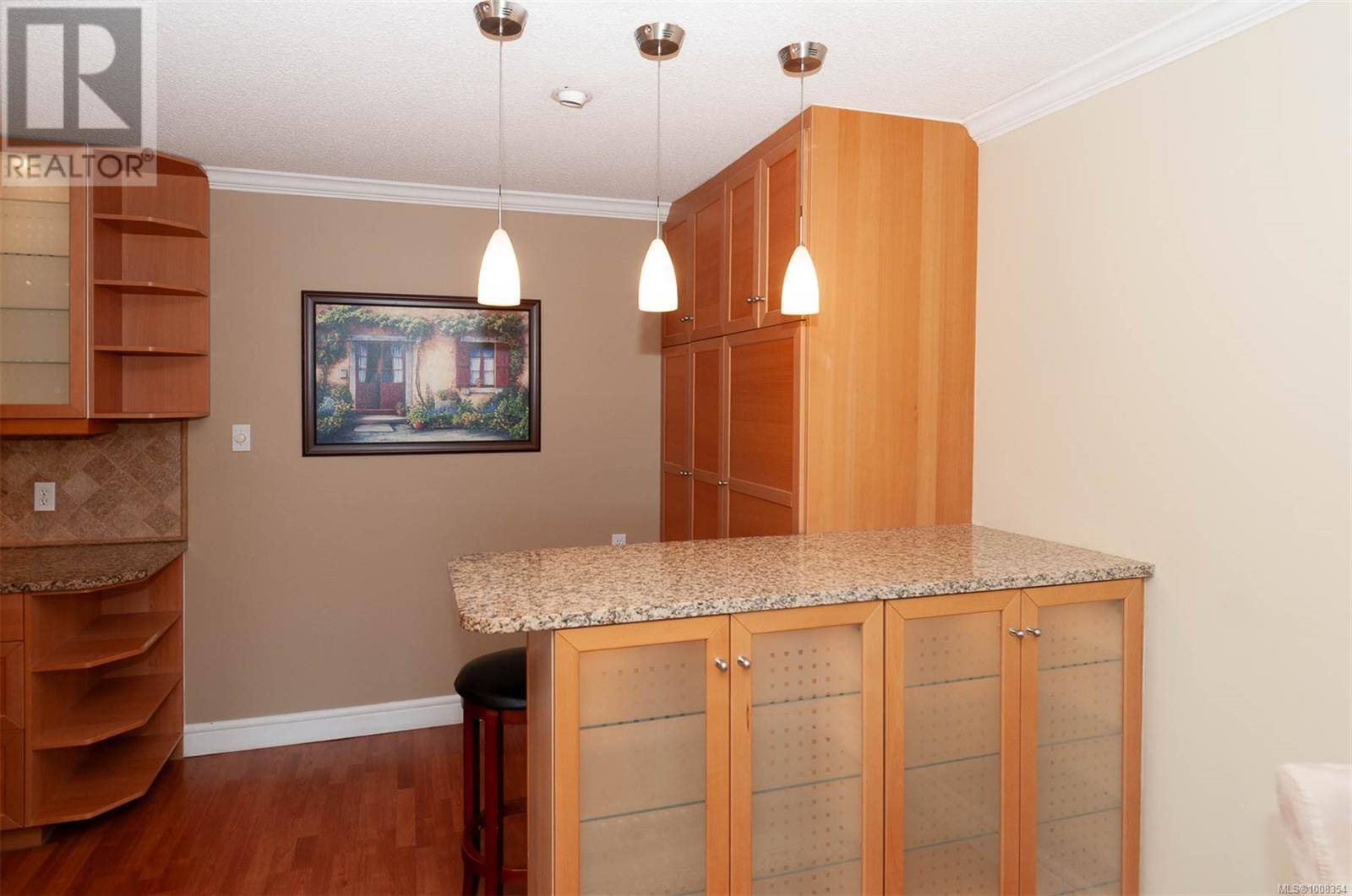 Victoria, BC V8V3A5,1024 Fairfield RD #302