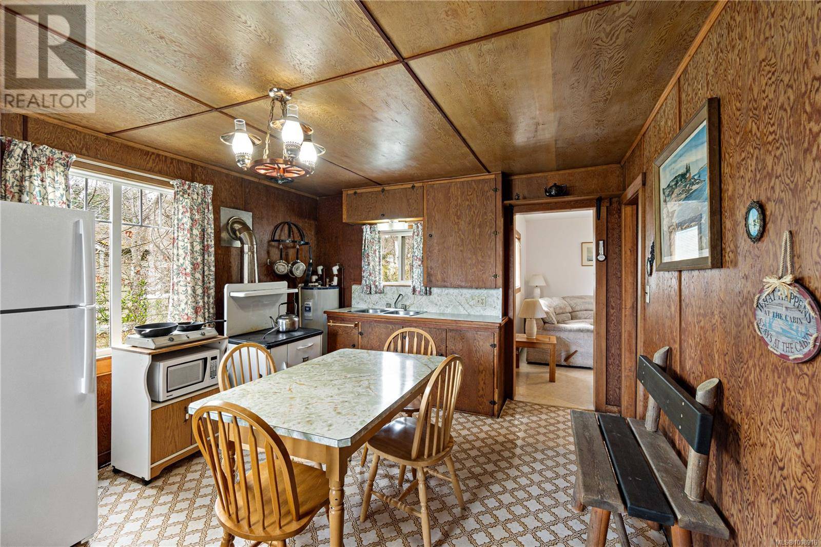Qualicum Beach, BC V9K2E2,6100 Island Hwy W