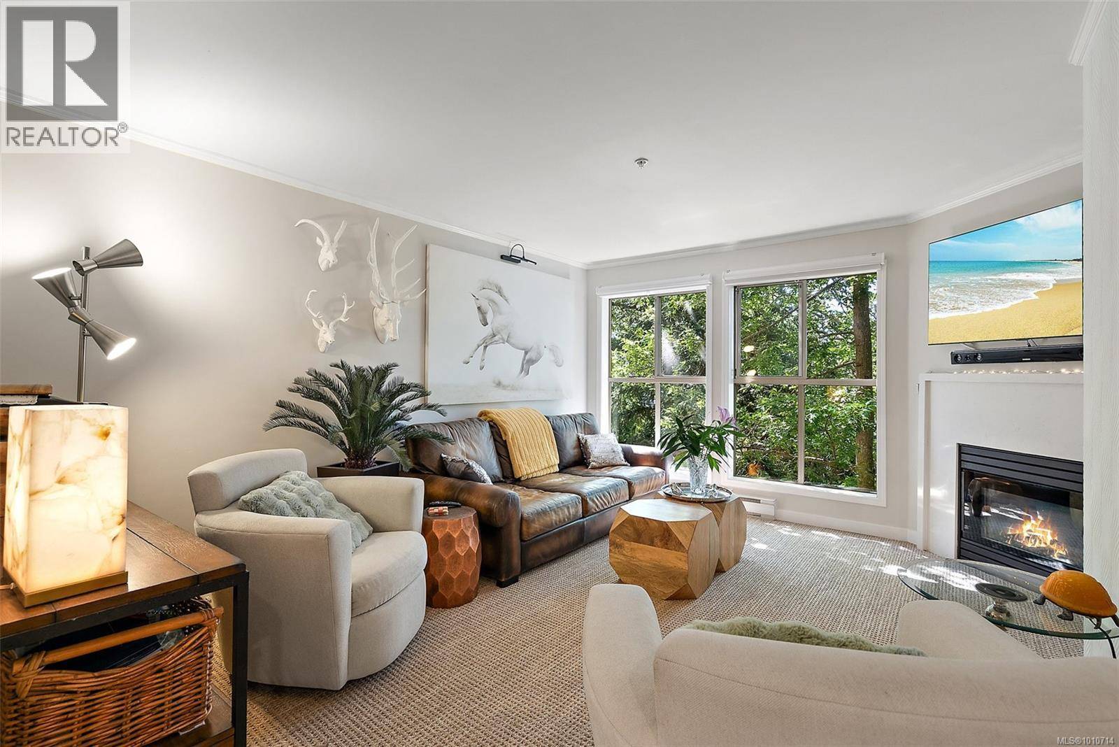 Saanich, BC V8X1M5,3363 Glasgow AVE #305