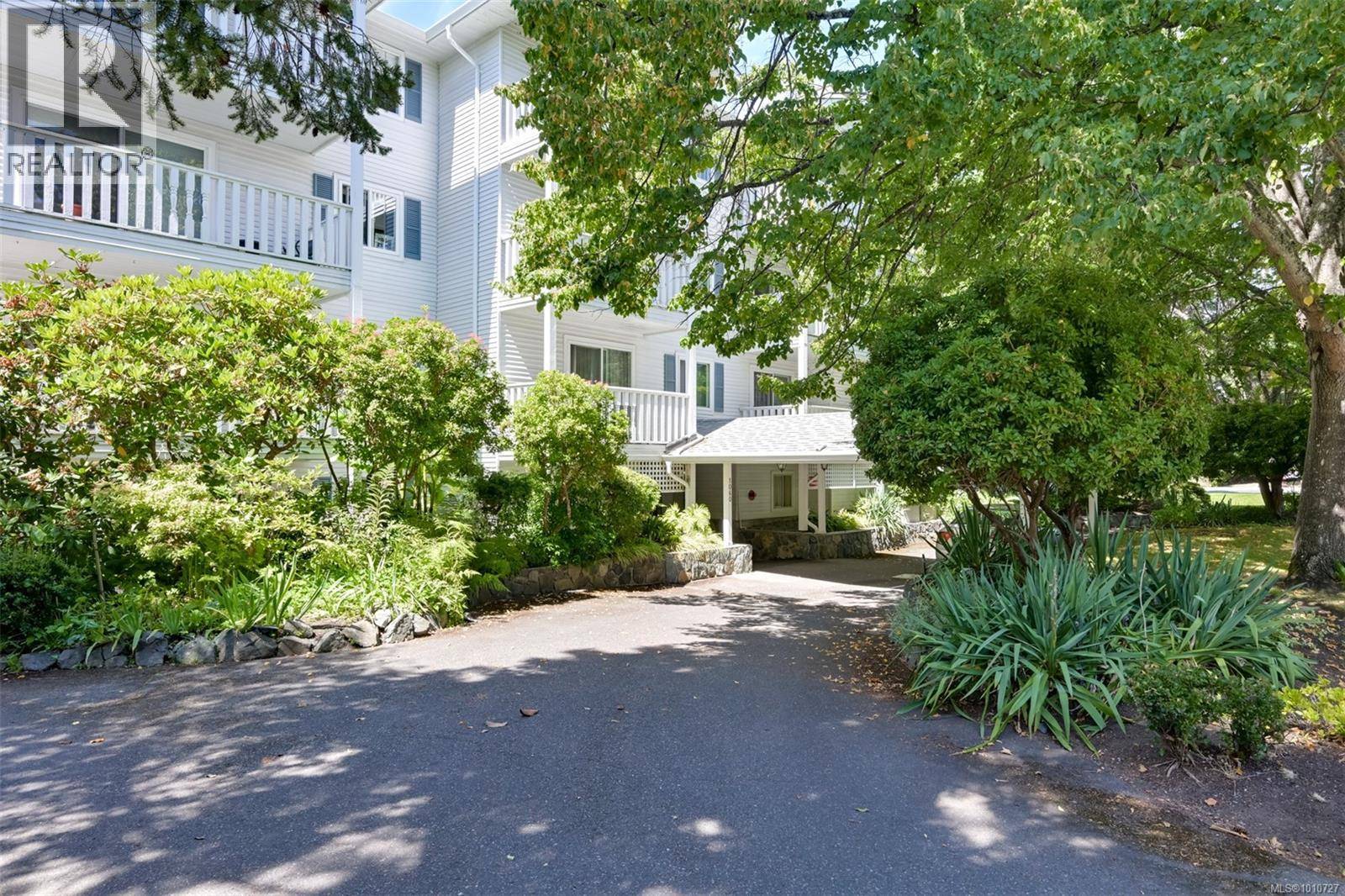 Victoria, BC V8V4H2,1060 LINDEN AVE #201