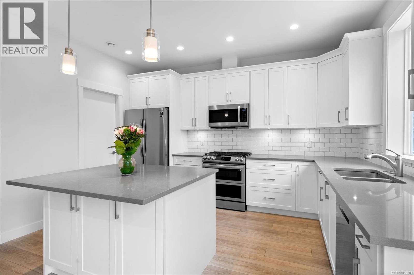 Sooke, BC V9Z1P6,6439 Hopkins Crt