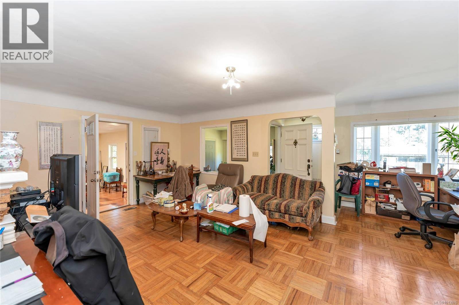 Saanich, BC V8Y1R3,753 Sayward Rd