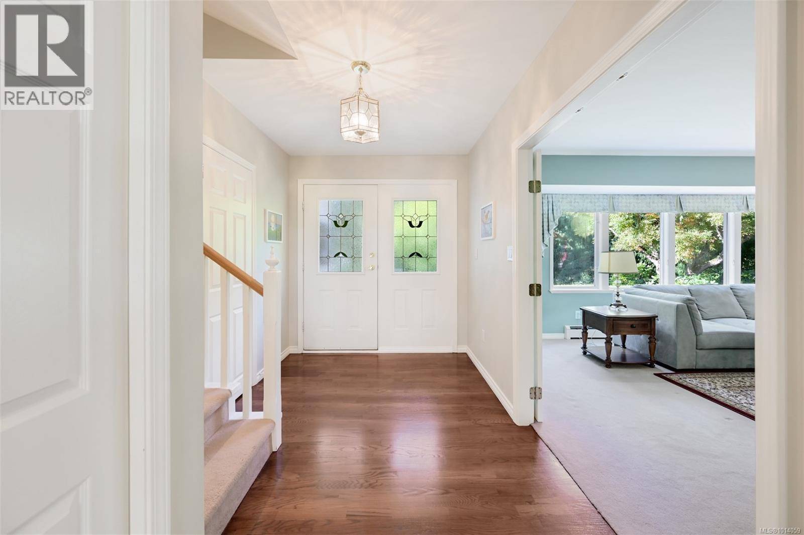 Saanich, BC V8N1M1,2886 Tudor Ave