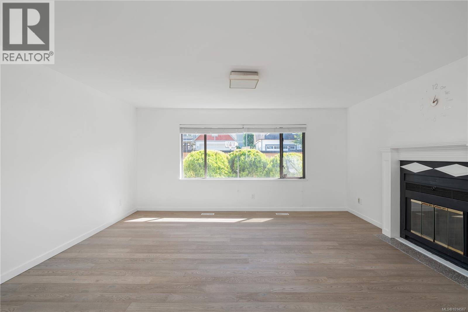 Saanich, BC V8X4R4,4101 Scoones Pl