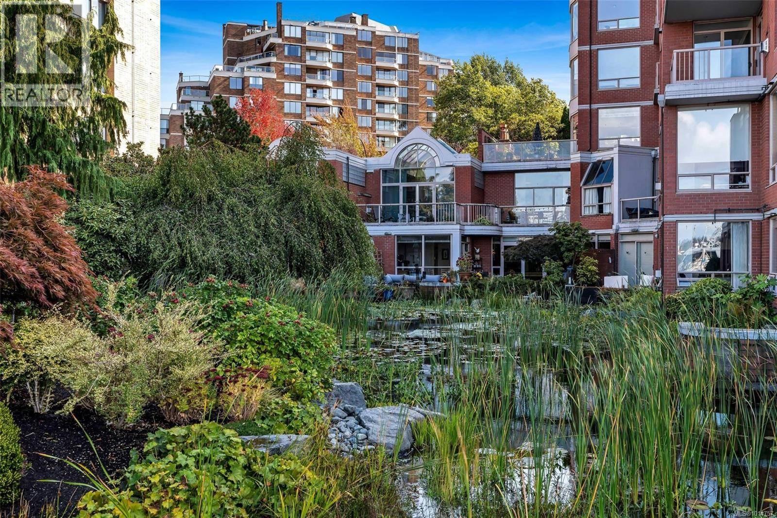 Victoria, BC V8V4Y1,636 Montreal ST #105