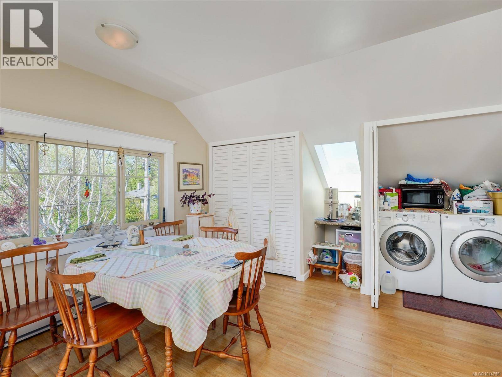Victoria, BC V8S3Y2,355 Richmond Ave