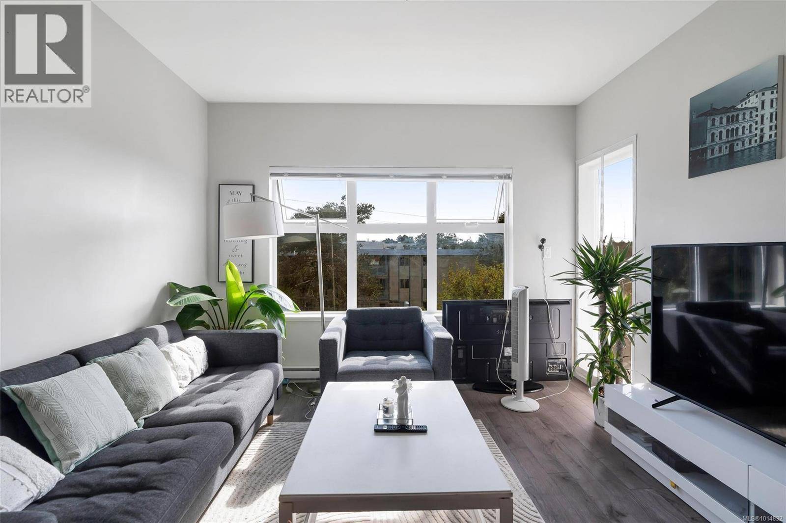 Saanich, BC V8X2S1,1000 Inverness RD #310