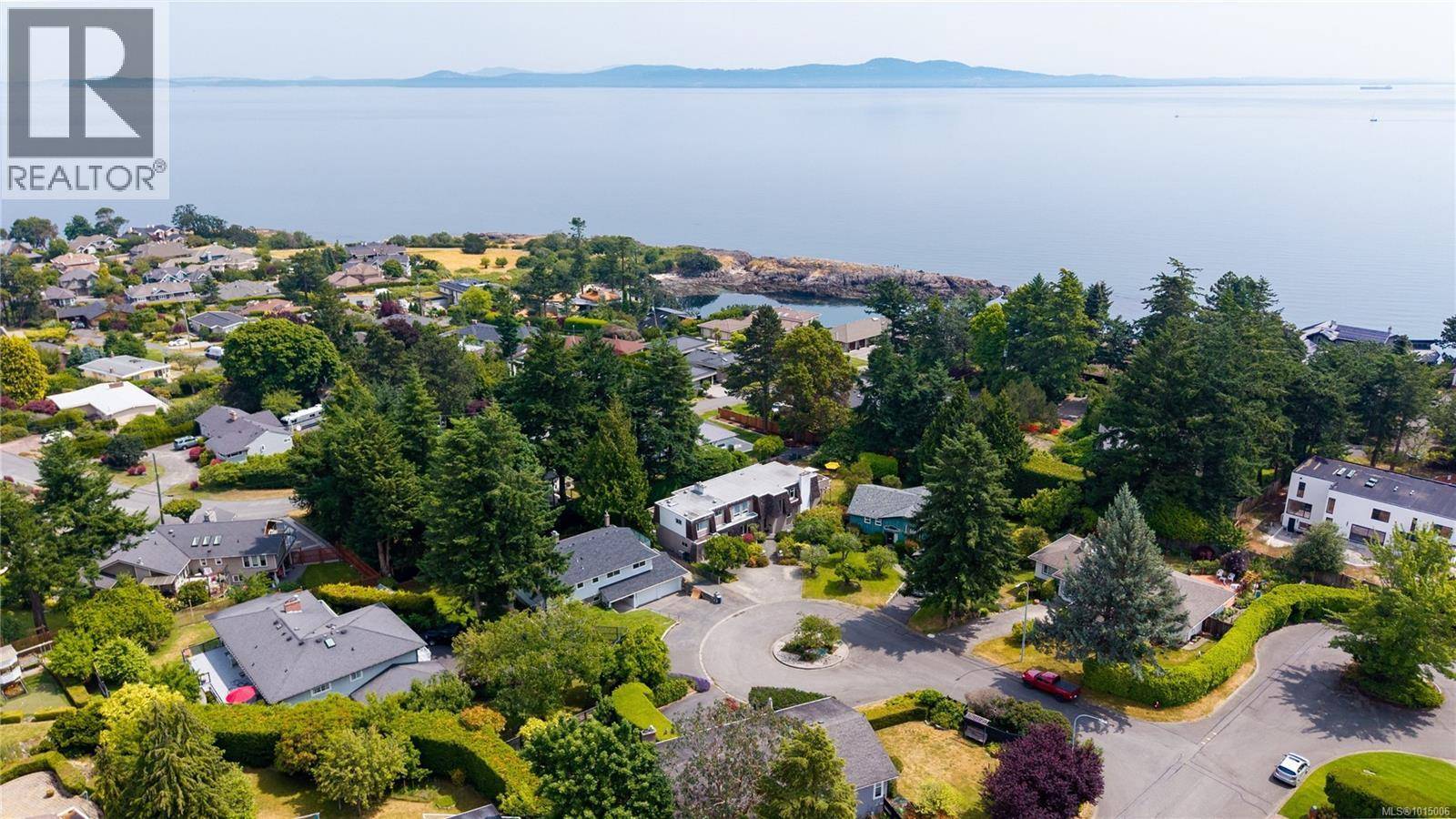 Saanich, BC V8N4S4,2059 Saltair Pl