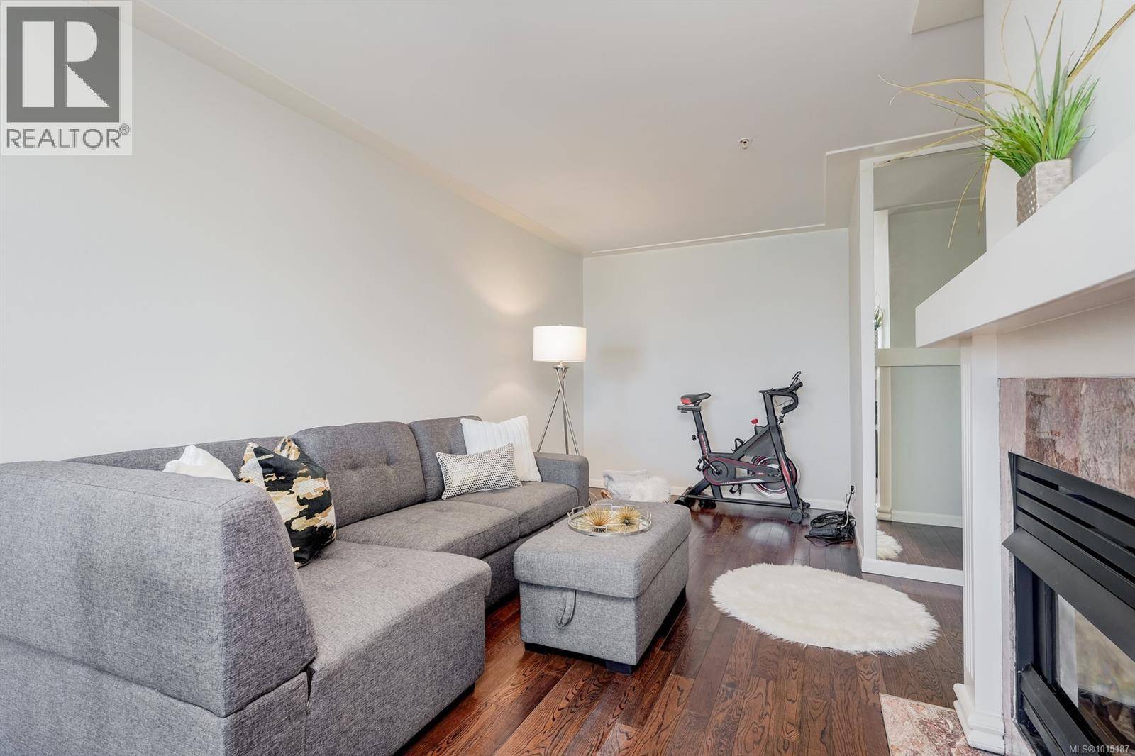 Victoria, BC V8T5H8,649 Bay ST #308