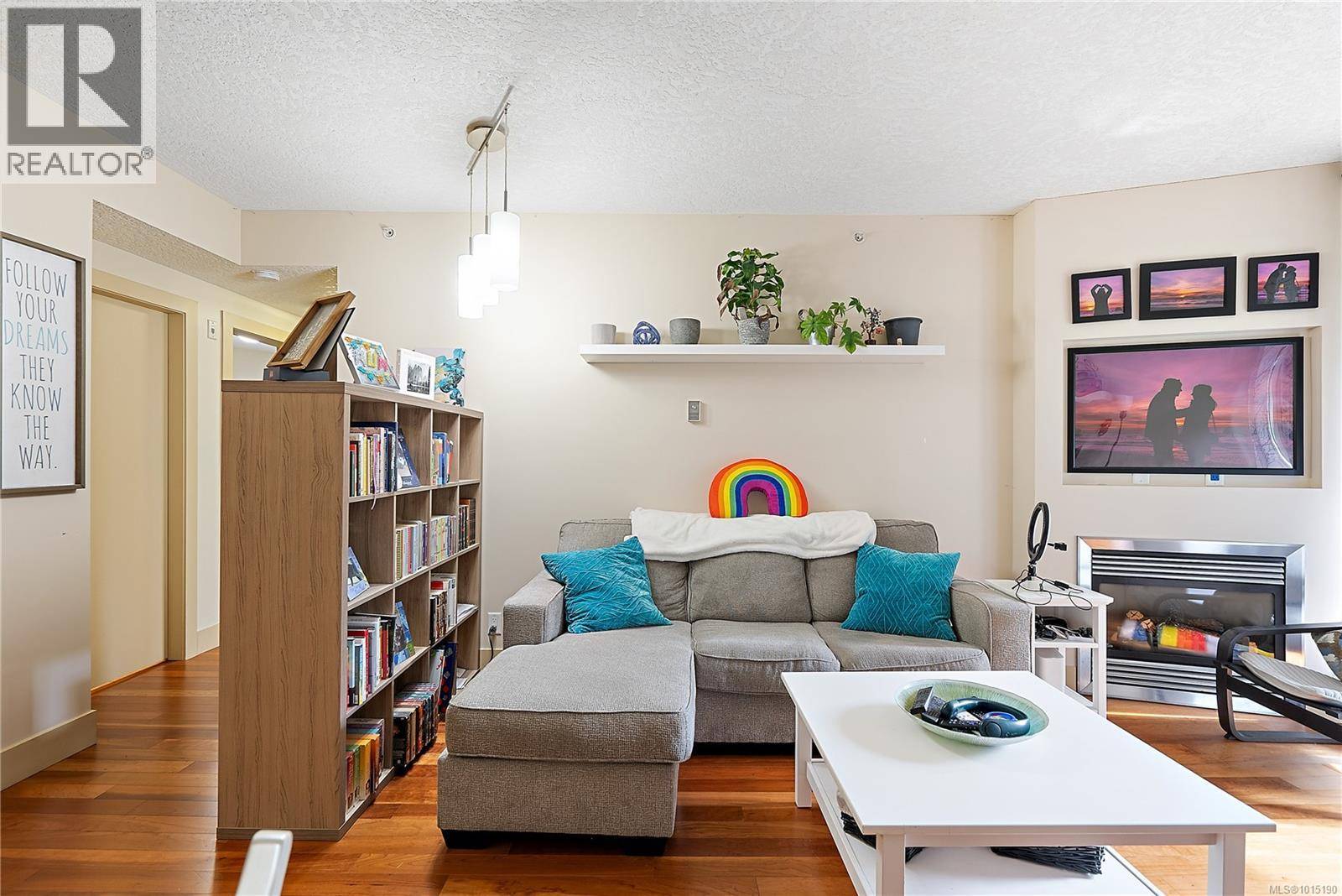 Victoria, BC V8W1B1,737 Humboldt ST #S204