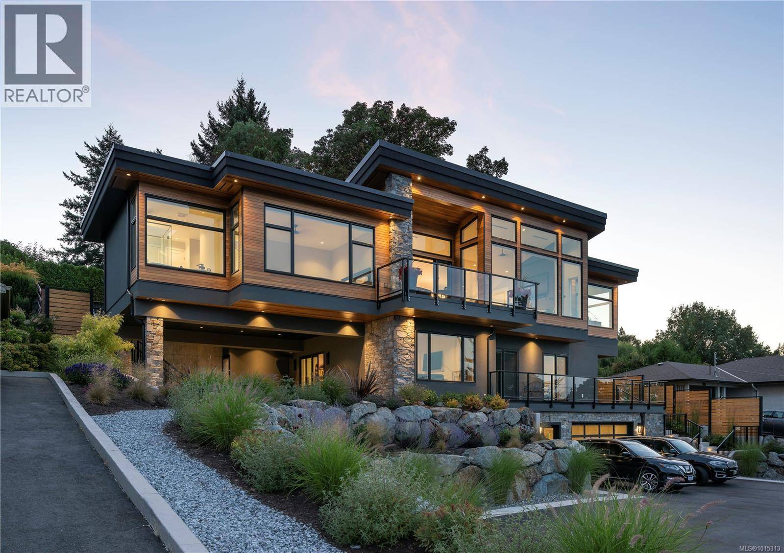 Saanich, BC V8Y1K3,928 Claremont Ave