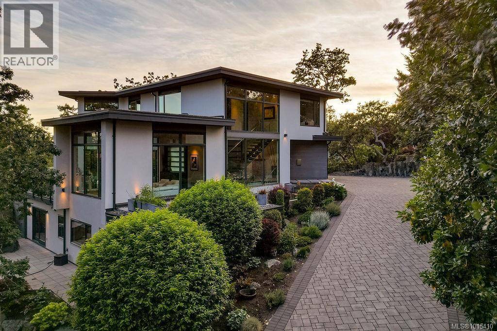 Saanich, BC V8N6B3,3724 Arbutus Ridge