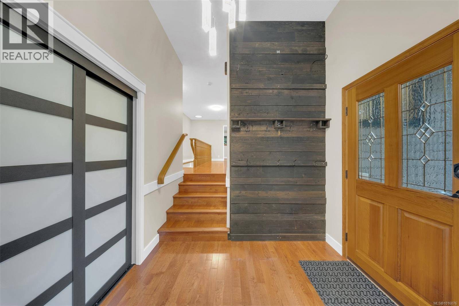 Central Saanich, BC V8M1A1,6758 Amwell Dr