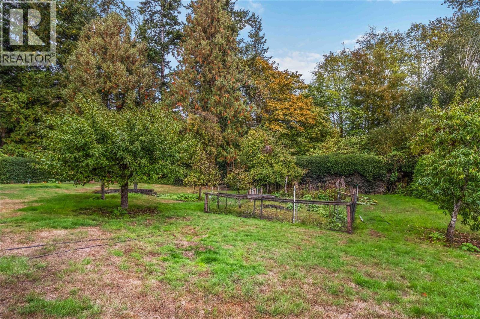 Saanich, BC V8Y1Y4,5447 Fowler Rd